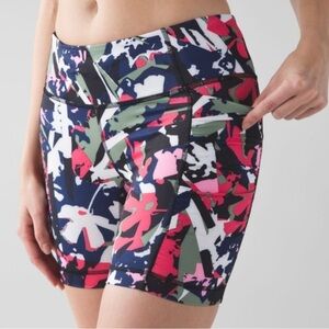 Lululemon pattern cycle bike shorts 6 stretch